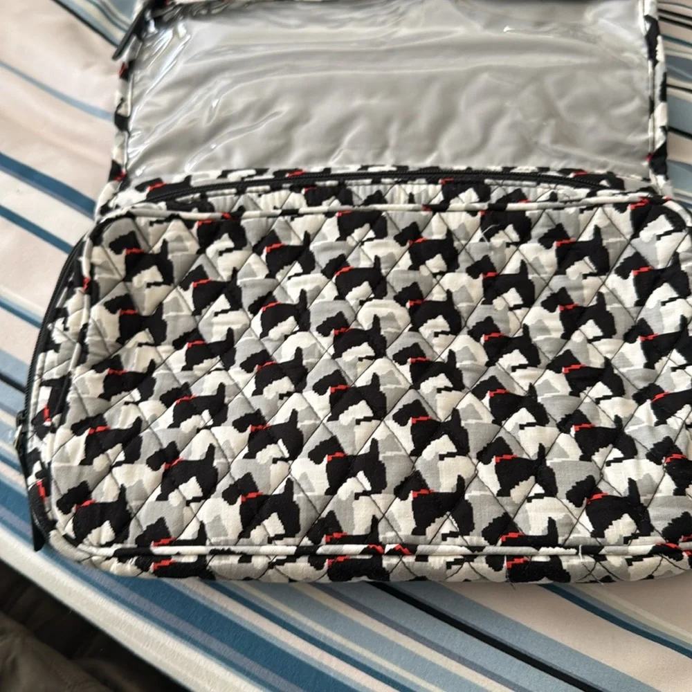 Vera Bradley quilted toiletry bag with little black Scotties. Excel cond. - Picture 2 of 4